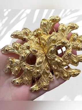 Large Mimi Di N 1973 Gold Coral Buckle Vintage Designer Statement Belt Clasp